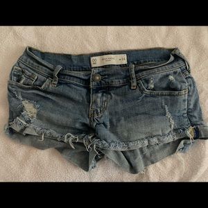 GILLY HICKS DISTRESSED DENIM SHORTS
